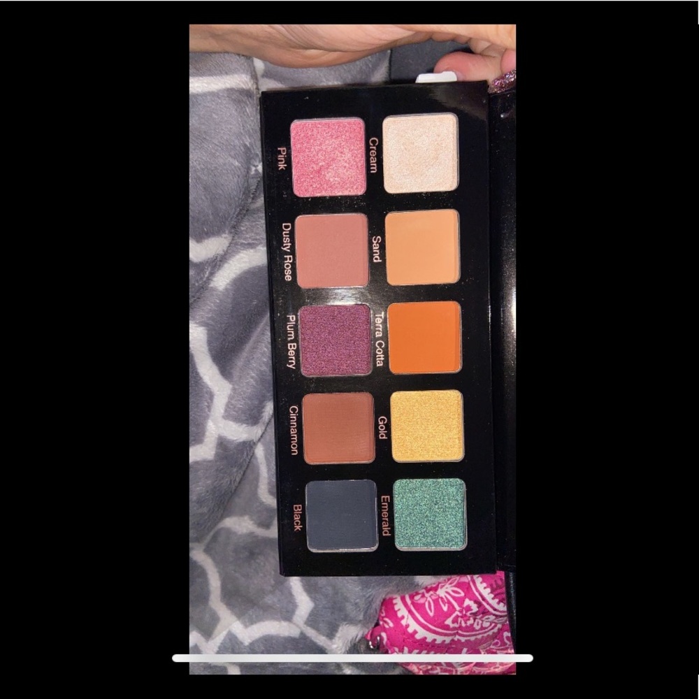 makeup - Picture 2 of 2